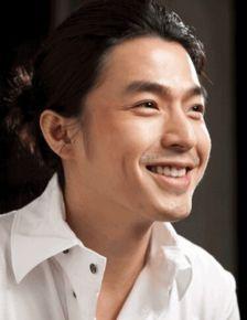 李威家庭背景,出身名门，砥砺前行，揭秘豪门子弟的成长之路